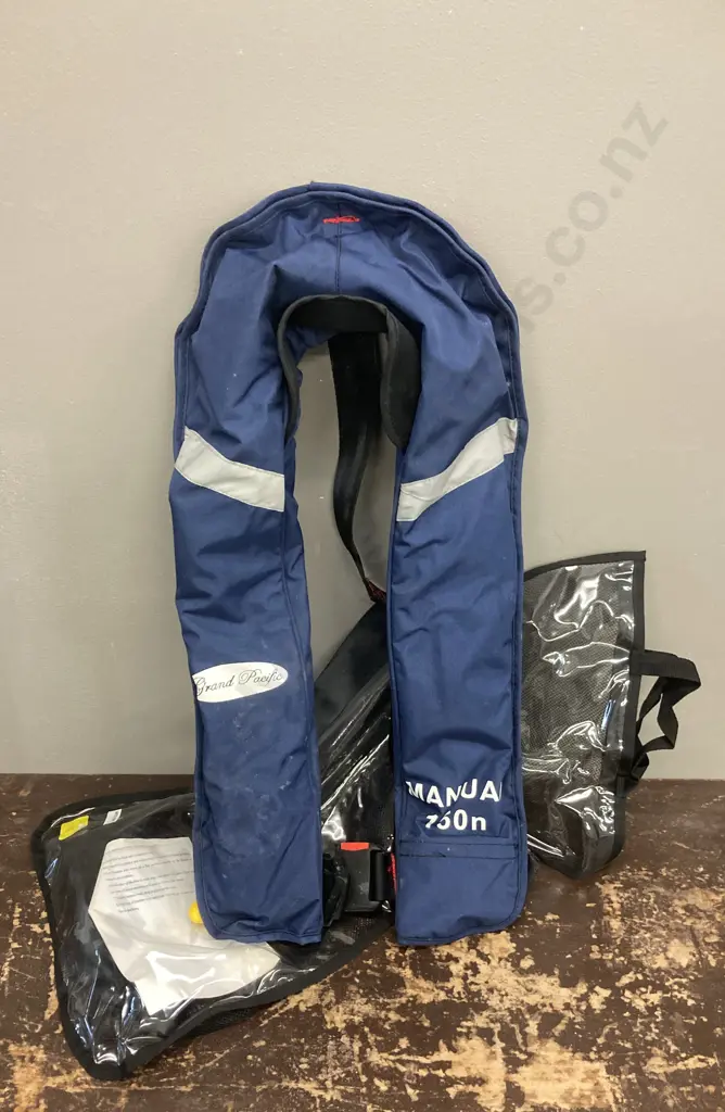Grand Pacific Inflatable Life Jacket 150N Manual With Harness Support, Adult Image 1++